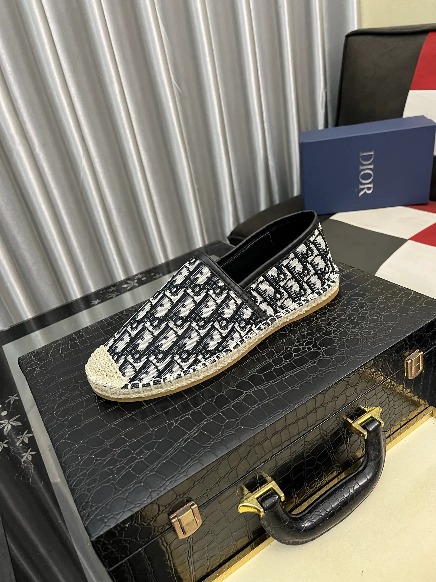 Men's shoes 💰400⌚️⌚️Dior men's latest slip-on Loaf casual fisherman's shoes ✔️The original version is available simultaneously at the counter and is a one-to-one replica🎩Material: Italian imported waterproof fabric, pure hand-pulled strings, raw rubber breathable outsole, lining breathable and comfortable lambskin, 100% comfortable density, original rubber outsole wear-resistant ✔️Code number: 38-44, you deserve it, (Note: 45 and 46 can be customized, non-refundable and non-exchangeable)